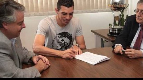 Imagem São Paulo anuncia contratação do zagueiro Lúcio