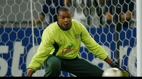 Imagem Grêmio fica próximo de contratar goleiro campeão mundial