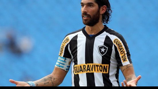 Imagem Loco Abreu vai voltar ao Botafogo, mas será novamente emprestado