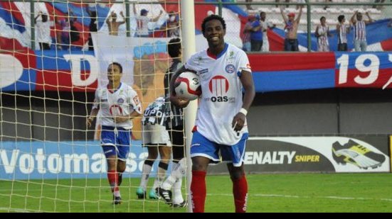 Imagem Presidente do Bahia mantém esperança em contratar Adriano &quot;MJ&quot;