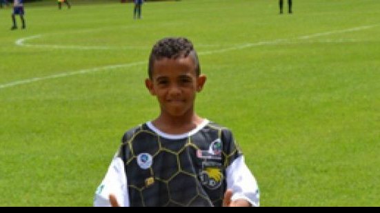 Imagem Garoto de 11 anos aprovado no Barcelona não vai mais atuar no clube espanhol