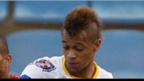 Imagem Vitória está perto de acertar com atacante do Grêmio Barueri