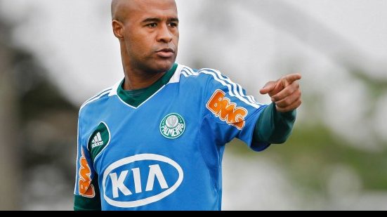 Imagem Palmeiras aumenta proposta e deve renovar com Marcos Assunção