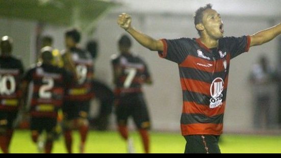 Imagem Lateral que defendeu o Vitória na série B vai atuar no Criciúma em 2013