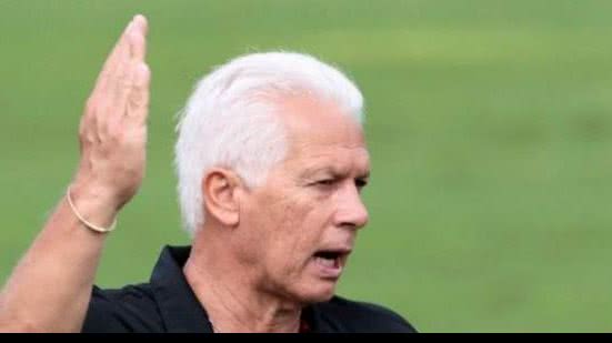 Imagem Emerson Leão é eleito pelos jogadores como o pior técnico do Brasil