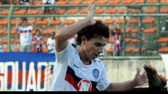 Imagem Lateral Neto admite que foi procurado, mas não acertou com o Botafogo