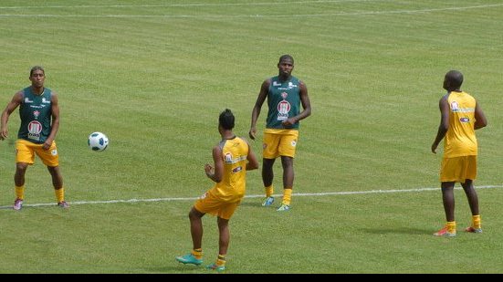 Imagem Jogadores do Vitória iniciam treinamentos com bola