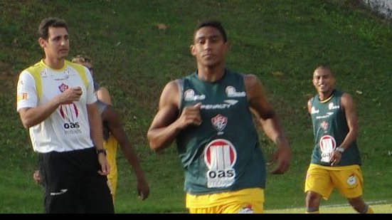 Imagem Com lesão no joelho, Leilson desfalca o Vitória por 15 dias