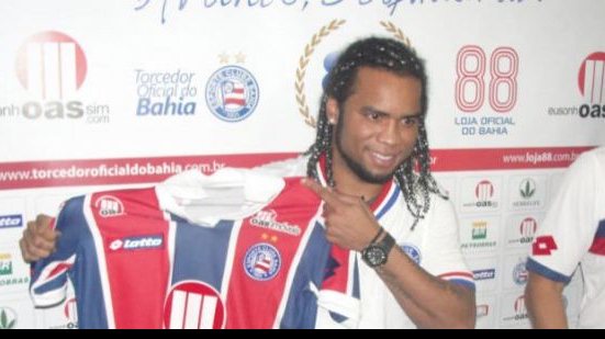 Imagem Carlos Alberto dá virada na vida e não quer mais saber de polêmicas