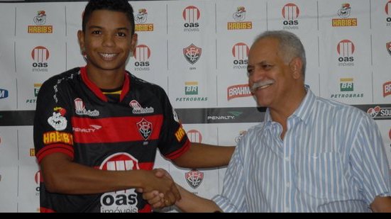 Imagem David Braz é regularizado e pode estrear pelo Vitória