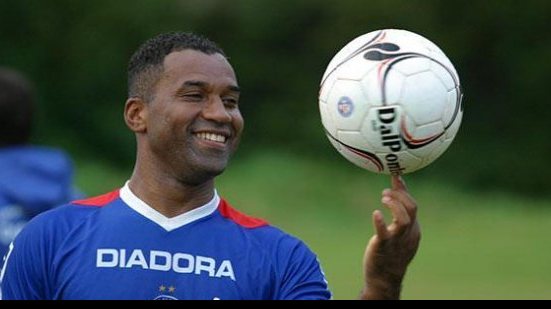 Imagem Ele não para! Viola assina aos 44 anos contrato com clube paulista
