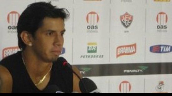 Imagem Diretor do Vitória não confirma renovação de contrato com Victor Ramos