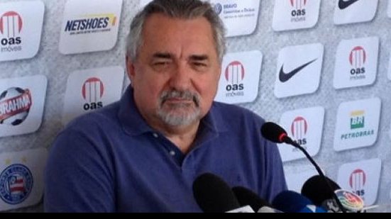 Imagem Angioni crê em permanência de Jorginho e explica contratações