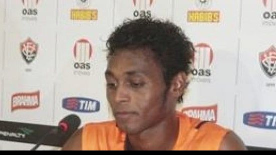 Imagem   Marquinhos dedica seu gol ao irmão e esposa