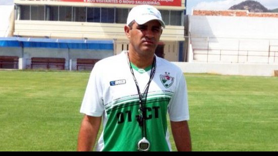 Imagem Zagueiro desfalca o Salgueiro contra o Vitória