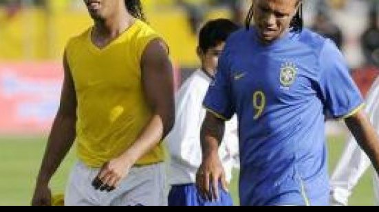 Imagem Ronaldinho, Júlio César e Luís Fabiano são as novidades na convocação da Seleção