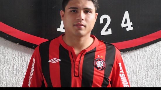 Imagem Meia que passou pelo Bahia em 2011 renova com o Atlético (PR)