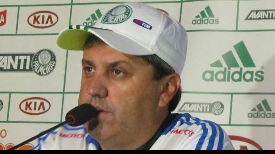 Imagem Treinador do Palmeiras pede quatro jogadores por Luan  