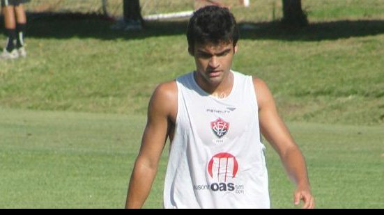 Imagem Meia Arthur Maia revela insatisfação com dirigentes do Vitória