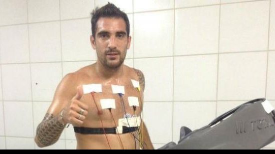 Imagem Meia será apresentado no Vitória e zagueiro confirmado