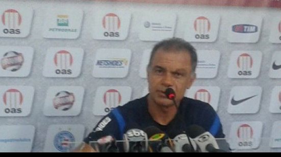 Imagem Irritado com pergunta, Jorginho ofende repórter em coletiva