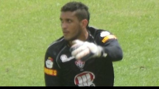 Imagem Caio Júnior esboça time do Vitória e Douglas deve ser titular
