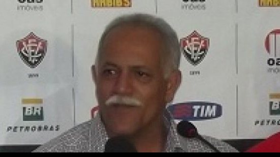 Imagem Diretor diz que Vitória vai dar uma &quot;segurada&quot; nas contratações