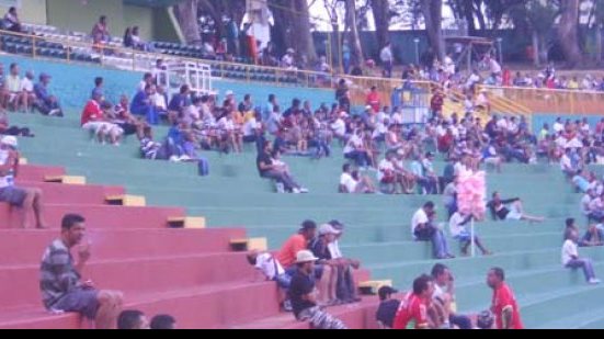 Imagem Arquibancadas vazias envergonham o Campeonato Baiano