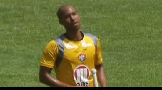 Imagem Dinei planeja temporada 2013 sem lesões