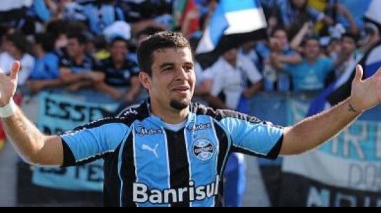 Imagem Atacante especulado no Vitória vai defender clube chinês