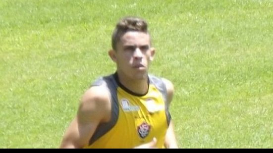 Imagem Zagueiro do Vitória revela ter recebido propostas de outros clubes