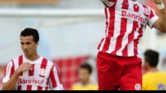 Imagem Forlán brilha e Inter vence mais uma no Gauchão