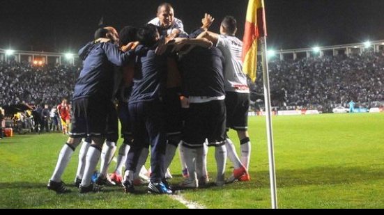 Imagem Peruano acredita que Corinthians pode ganhar tudo em 2013