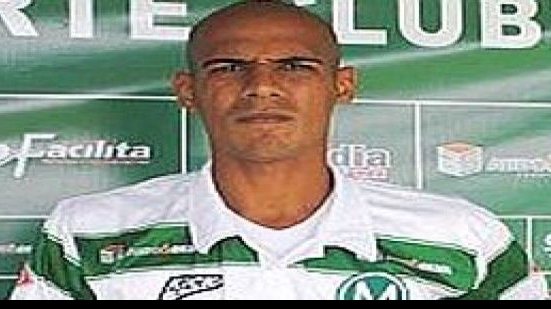 Imagem Fluminense contrata lateral-esquerdo para o Baianão