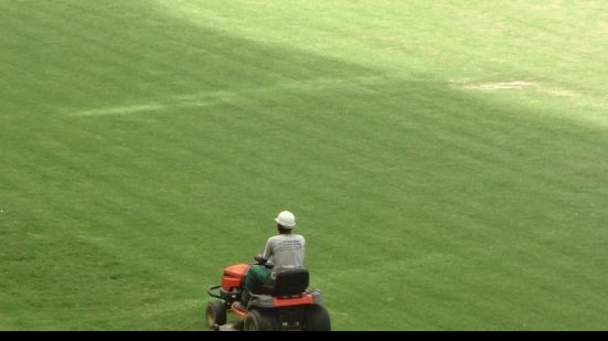 Imagem Gramado da Fonte Nova recebe primeiro corte
