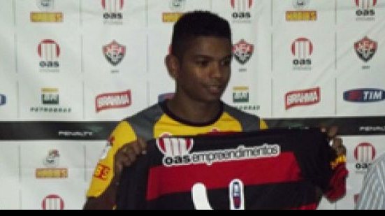 Imagem Zagueiro David Braz não deve mais defender o Vitória