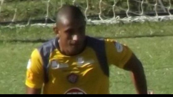 Imagem Na zaga ou na lateral, Cardoso quer ser útil ao Vitória