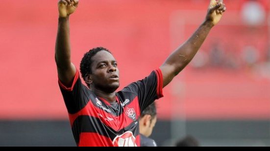 Imagem Com futuro incerto, Nicácio é o artilheiro do Vitória em 2013