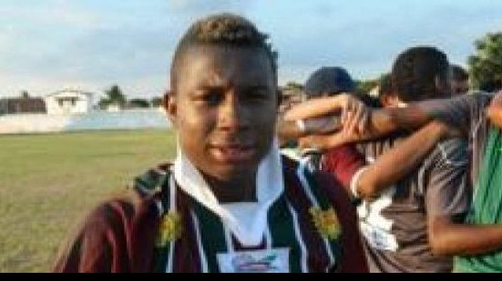Imagem Autor do gol que deu triunfo do Touro contra o Vitória, no sub-20, comemora