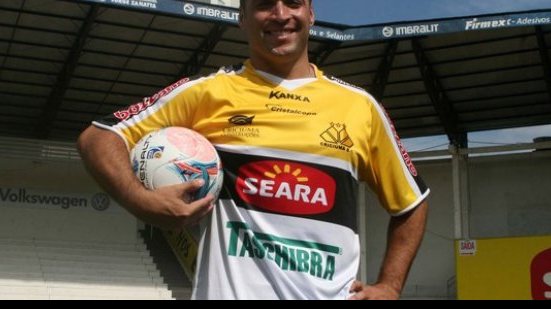 Imagem Criciúma apresenta Daniel Carvalho como novo reforço