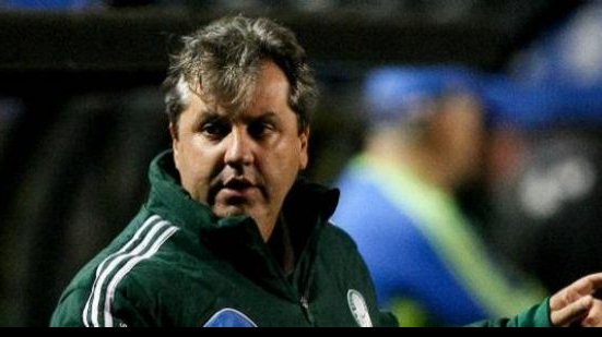 Imagem Gilson Kleina descarta entregar o cargo no Palmeiras