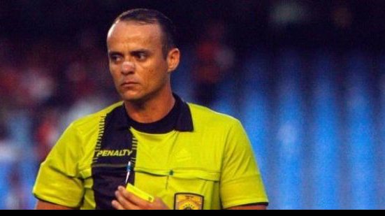 Imagem Árbitro pernambucano apita confronto entre Vitória x Feirense
