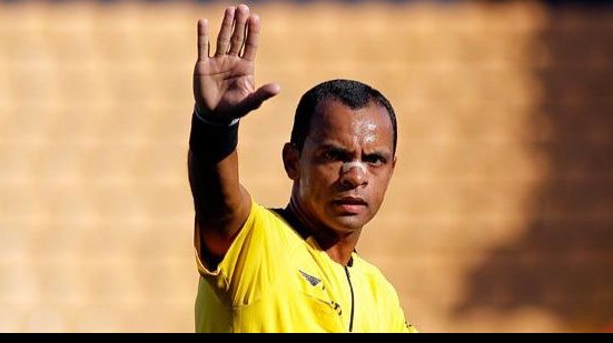 Imagem Melhor árbitro do Brasileirão 2012 comanda o BaVi
