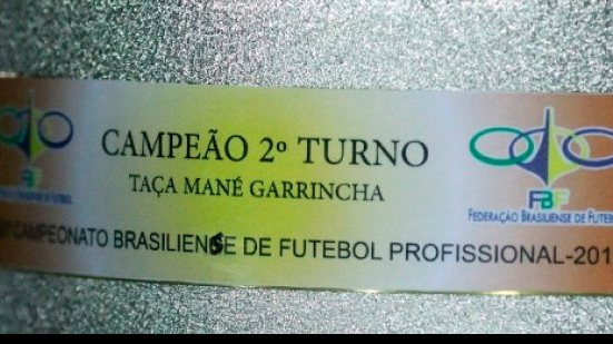 Imagem Campeonato Brasiliense tem troféu com correção ortográfica feita à caneta
