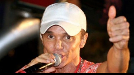 Imagem Tricolor, cantor Netinho é homenageado antes do BaVi