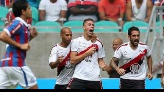 Imagem Massacre! Vitória goleia o Bahia e fica perto do título Baiano