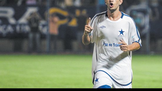 Imagem Ex-meia revelado no Bahia faz sucesso e vira ídolo em Manaus