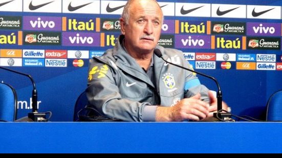 Imagem Felipão cogita utilizar David Luiz como volante na seleção