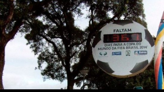 Imagem Faltando um ano para Copa, relógio em Salvador está atrasado