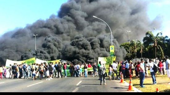 Imagem Protesto causa tumulto no entorno do estádio da abertura da C. das Confederações